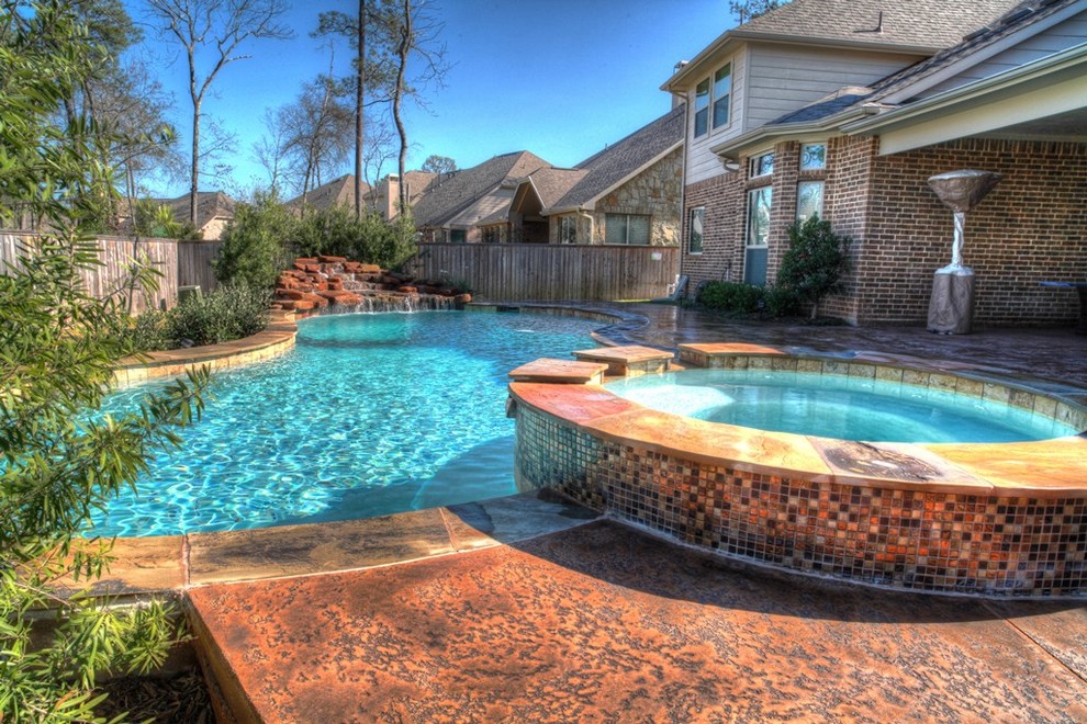 Immagine di una piscina rustica