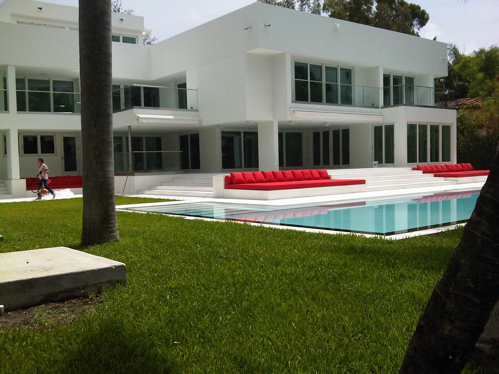 Pool - modern pool idea in Miami