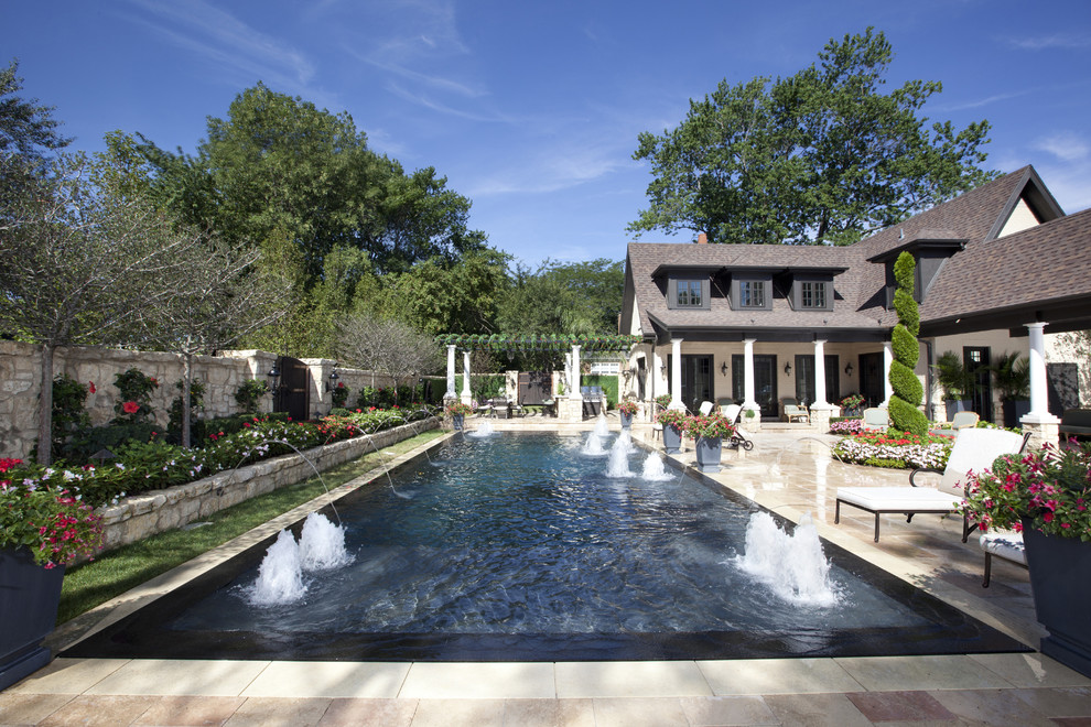 Large contemporary courtyard rectangular swimming pool in Chicago with a water feature.