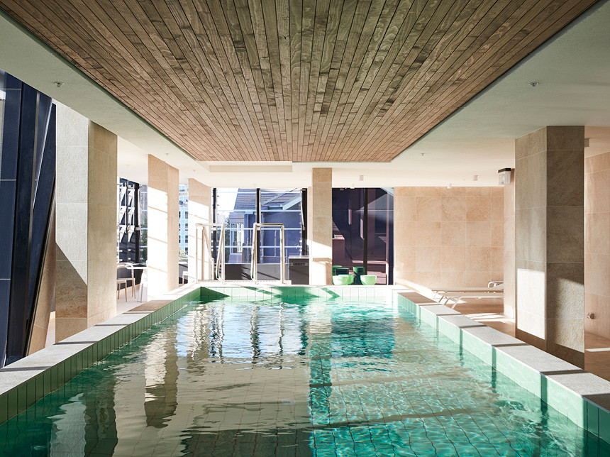 Свежая идея для дизайна: бассейн в современном стиле - отличное фото интерьера