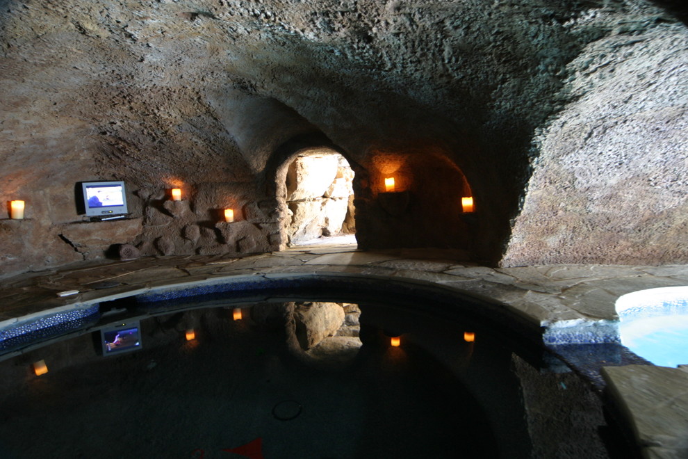 Salt water pool with grotto, waterslide, swim up bar in PA Exotique Piscine Philadelphie