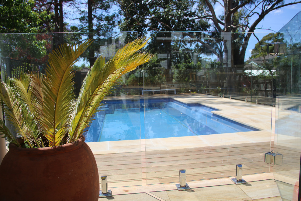 Ispirazione per una grande piscina fuori terra costiera rettangolare dietro casa con paesaggistica bordo piscina e pedane