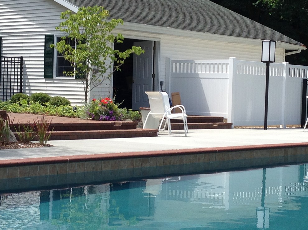 Источник вдохновения для домашнего уюта: большой угловой бассейн на заднем дворе в современном стиле с домиком у бассейна и покрытием из каменной брусчатки