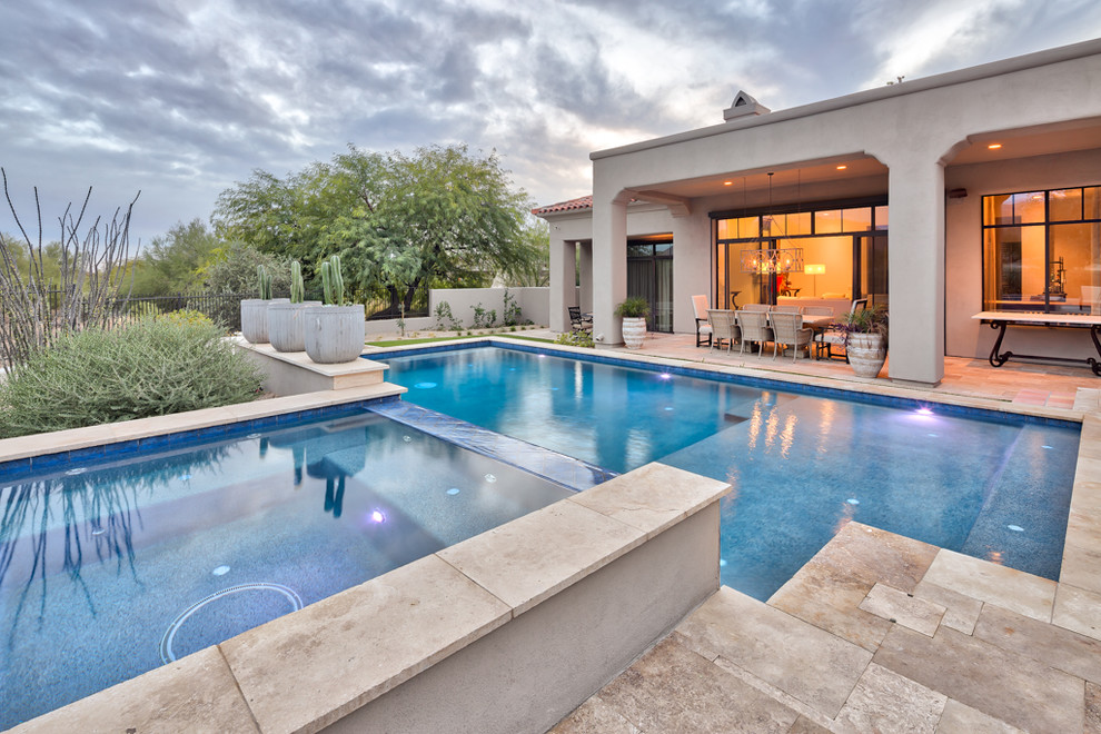 Idee per una grande piscina naturale design rettangolare dietro casa con pavimentazioni in cemento