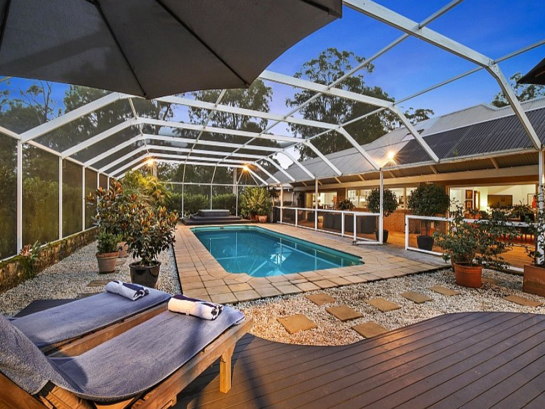Exemple d'un grand Abris de piscine et pool houses tendance.