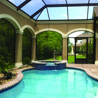 Modelo de casa de la piscina y piscina exótica grande tipo riñón y interior