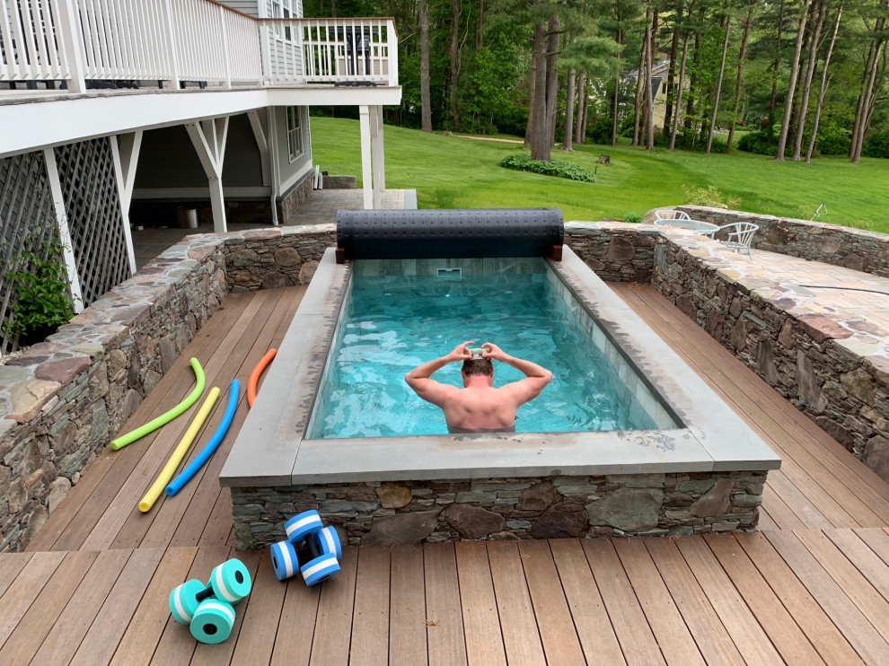 Imagen de piscinas y jacuzzis elevados eclécticos pequeños rectangulares en patio trasero con entablado