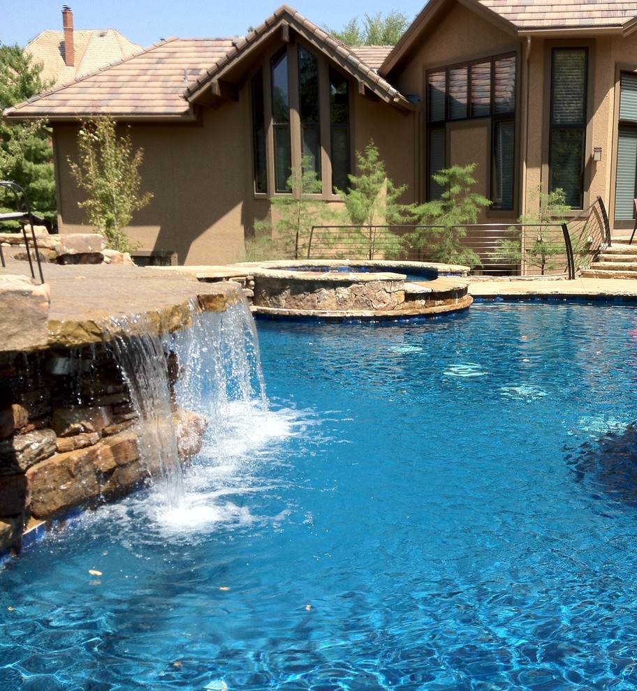 Shawnee Suburban Estate Traditional Pool Kansas City by Liquify