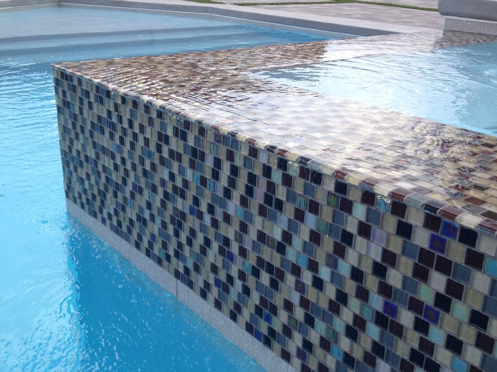 Inspiration for a contemporary pool remodel in Las Vegas