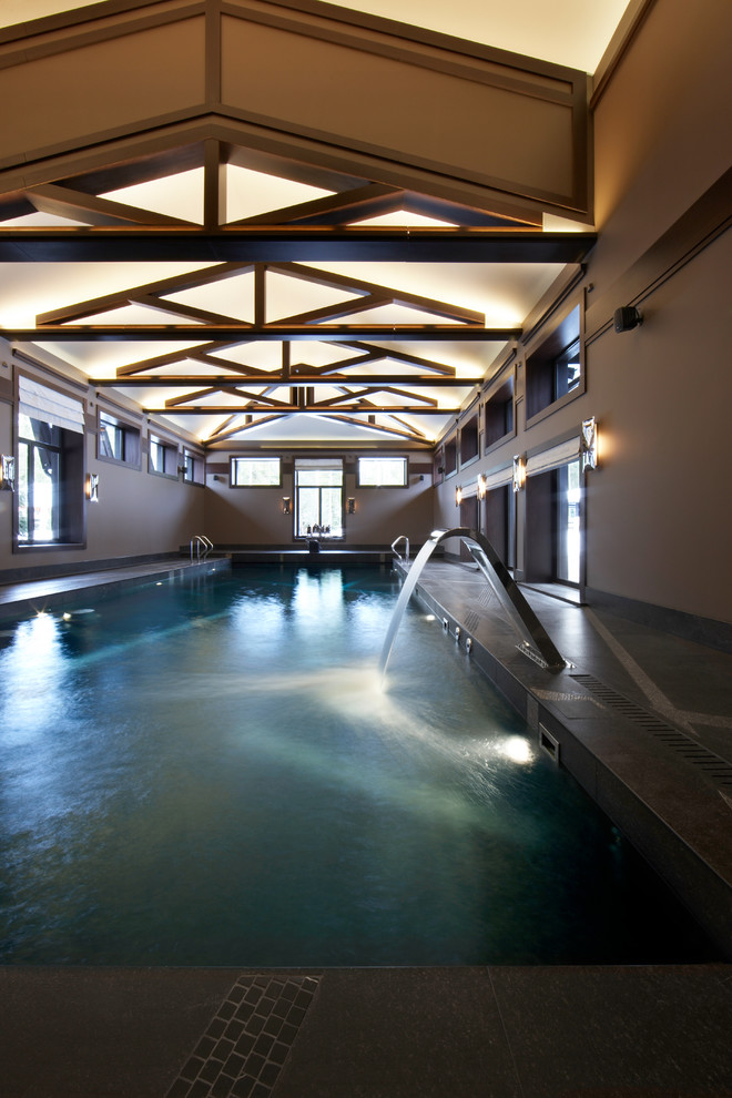 Свежая идея для дизайна: прямоугольный бассейн среднего размера в доме в современном стиле с фонтаном - отличное фото интерьера