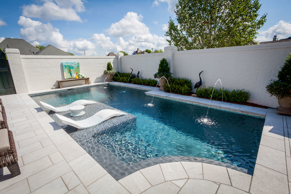 ヒューストンにある中くらいなコンテンポラリースタイルのおしゃれなプール (噴水、コンクリート敷き	) の写真