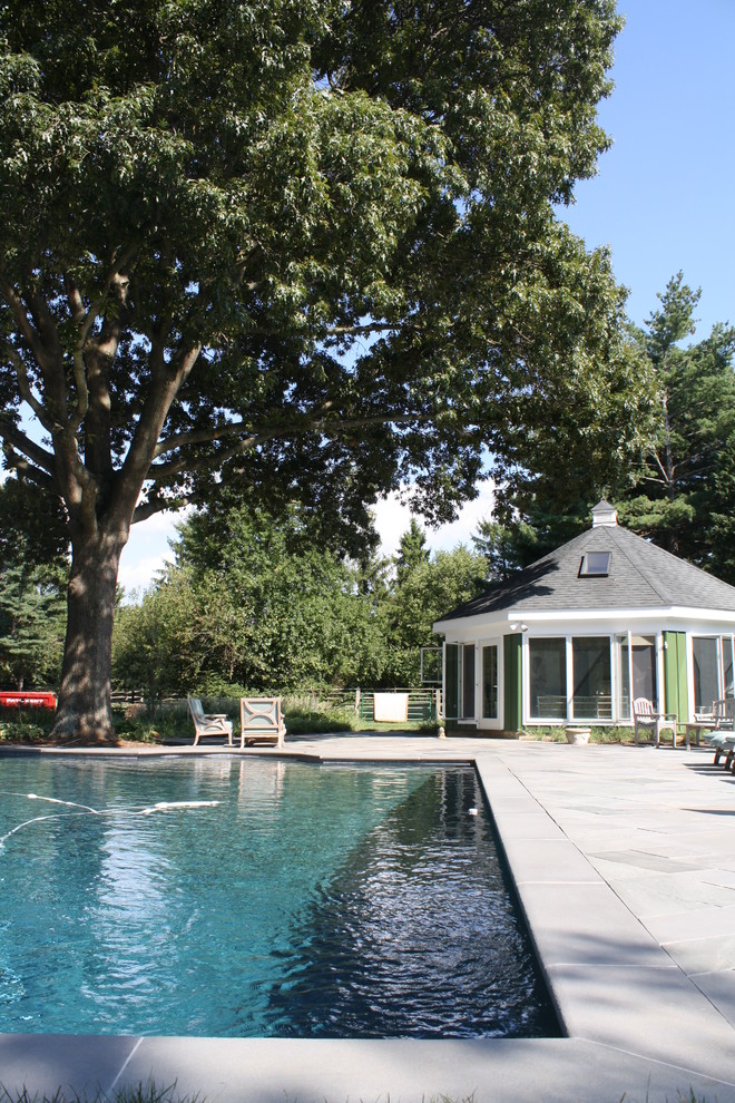 Mittelgroßer Klassischer Pool hinter dem Haus in rechteckiger Form mit Betonboden in Baltimore