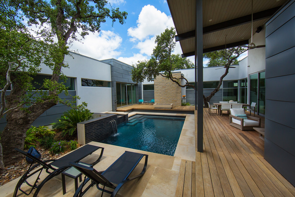 Imagen de piscinas y jacuzzis alargados modernos pequeños rectangulares en patio con adoquines de piedra natural