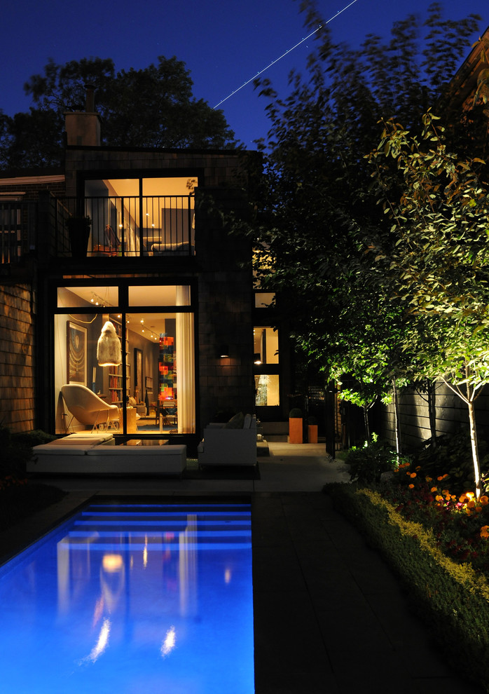 Ispirazione per una piscina classica rettangolare di medie dimensioni e dietro casa con pavimentazioni in pietra naturale