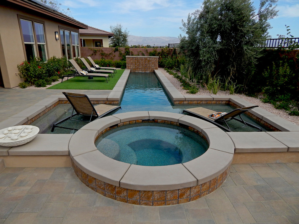 Mittelgroßer Moderner Pool hinter dem Haus in individueller Form mit Betonboden in Phoenix