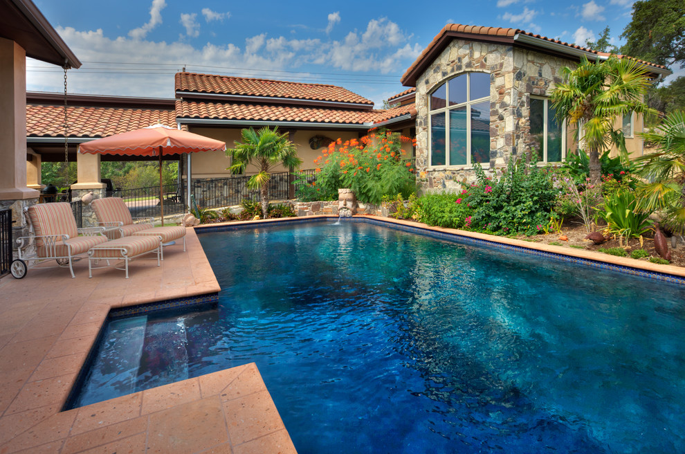 Exemple d'une piscine sud-ouest américain.