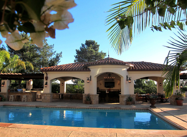 Spanish Colonial Revival Style Pool Cabana In Santa Barbara Mediterran Pools Santa Barbara Von Santa Barbara Home Design Houzz