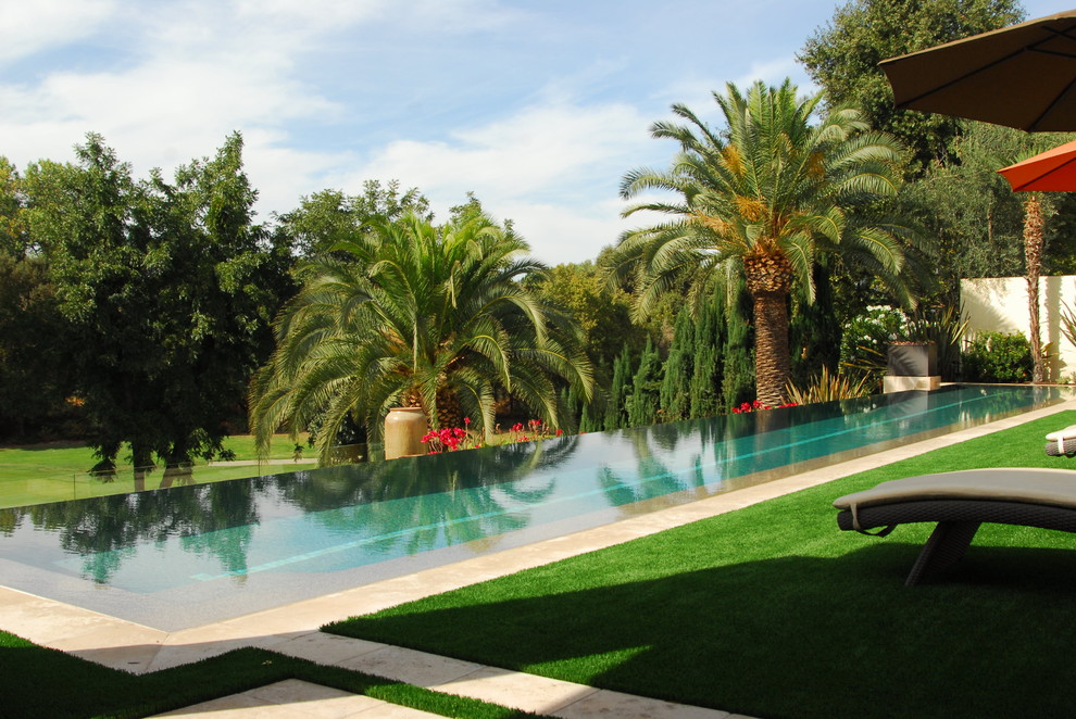 Foto de piscina infinita mediterránea