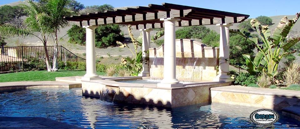 Photo of a contemporary back custom shaped natural swimming pool in Los Angeles.