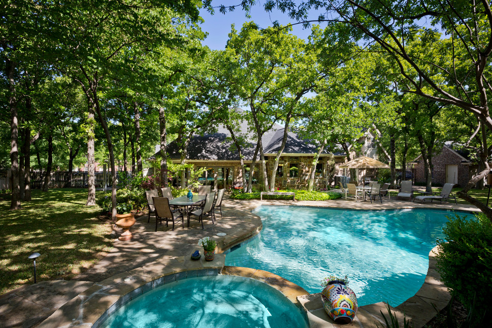 Example of a classic custom-shaped pool design in Dallas