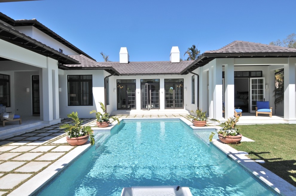 Design ideas for a traditional swimming pool in Tampa.