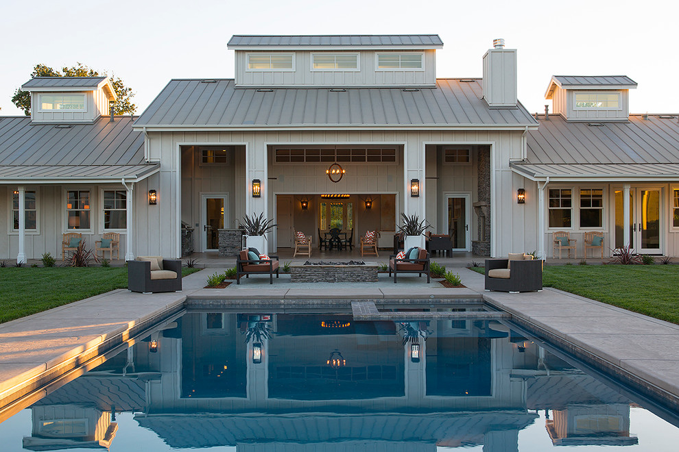 Farmhouse courtyard rectangular swimming pool in San Francisco.