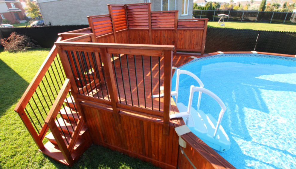 Inspiration for a mid-sized craftsman backyard round aboveground pool remodel in Montreal