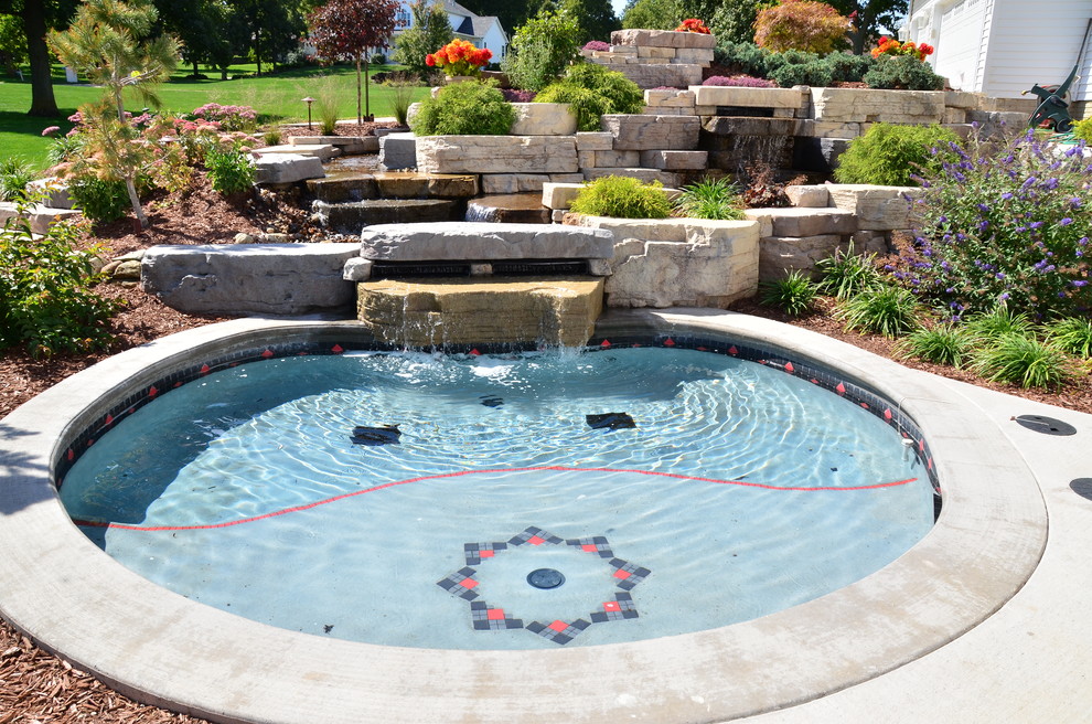 Eklektischer Pool in Cedar Rapids