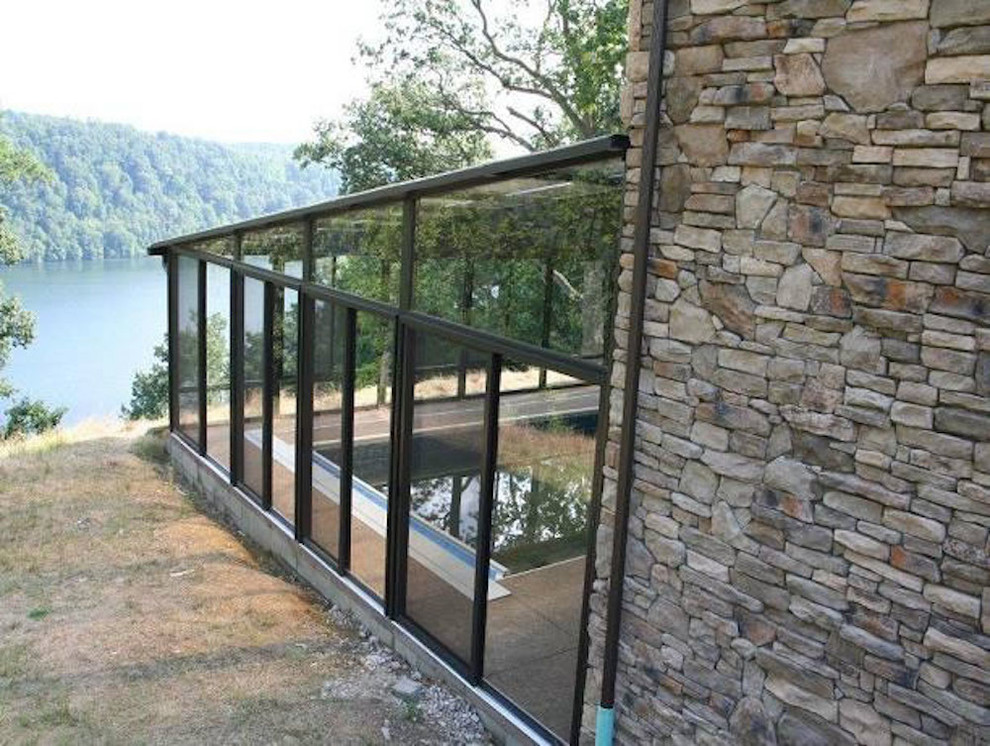 Источник вдохновения для домашнего уюта: прямоугольный, спортивный бассейн среднего размера в доме в стиле кантри с покрытием из бетонных плит