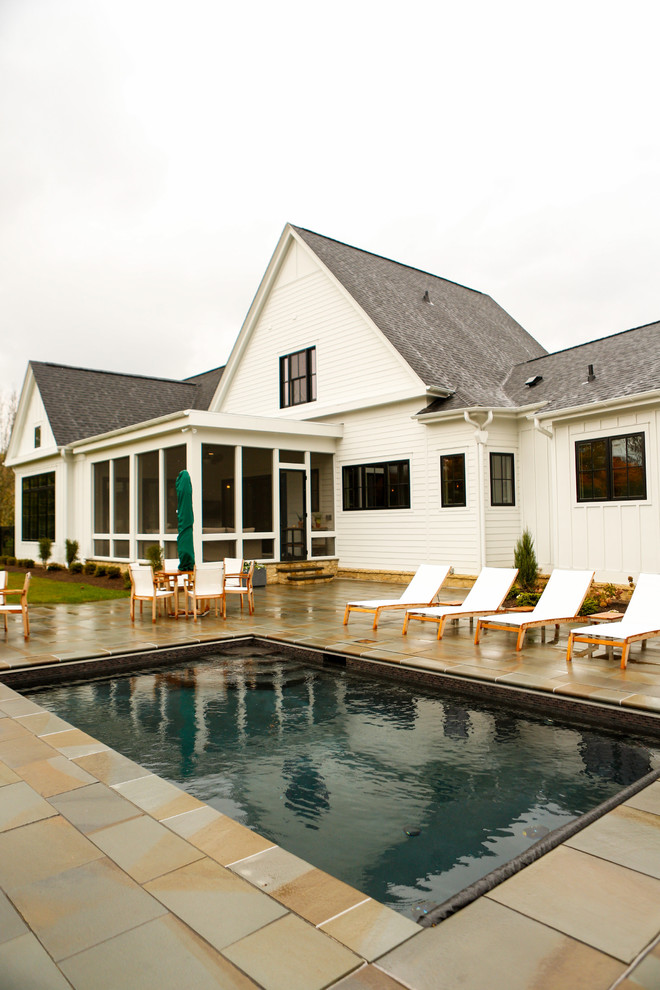 Modelo de piscina de estilo de casa de campo rectangular