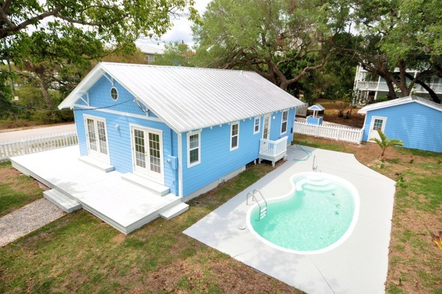 Design ideas for a small world-inspired back kidney-shaped lengths swimming pool in Jacksonville with concrete slabs.