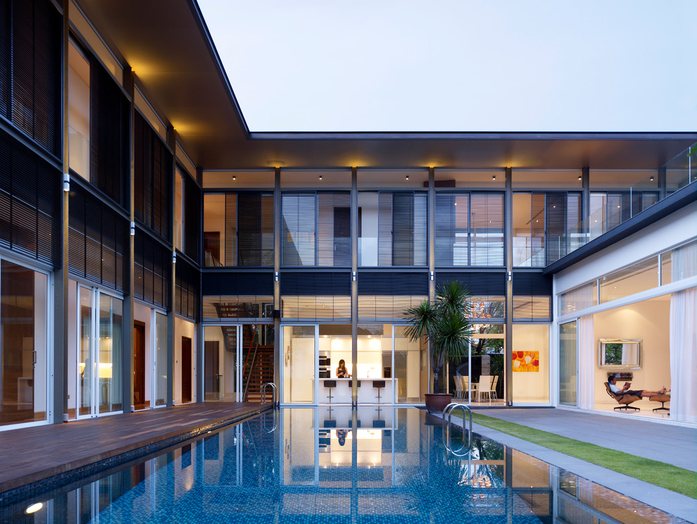 Diseño de piscina minimalista rectangular en patio