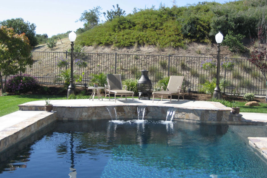 Example of a mid-sized classic backyard concrete and rectangular lap hot tub design in Orange County