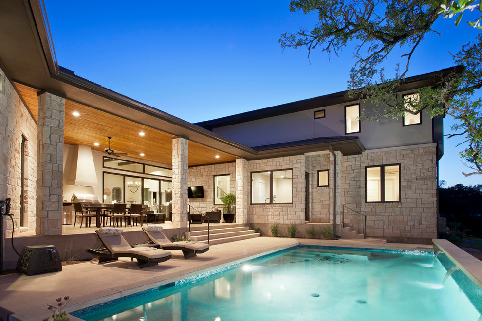 Immagine di una piscina contemporanea rettangolare dietro casa