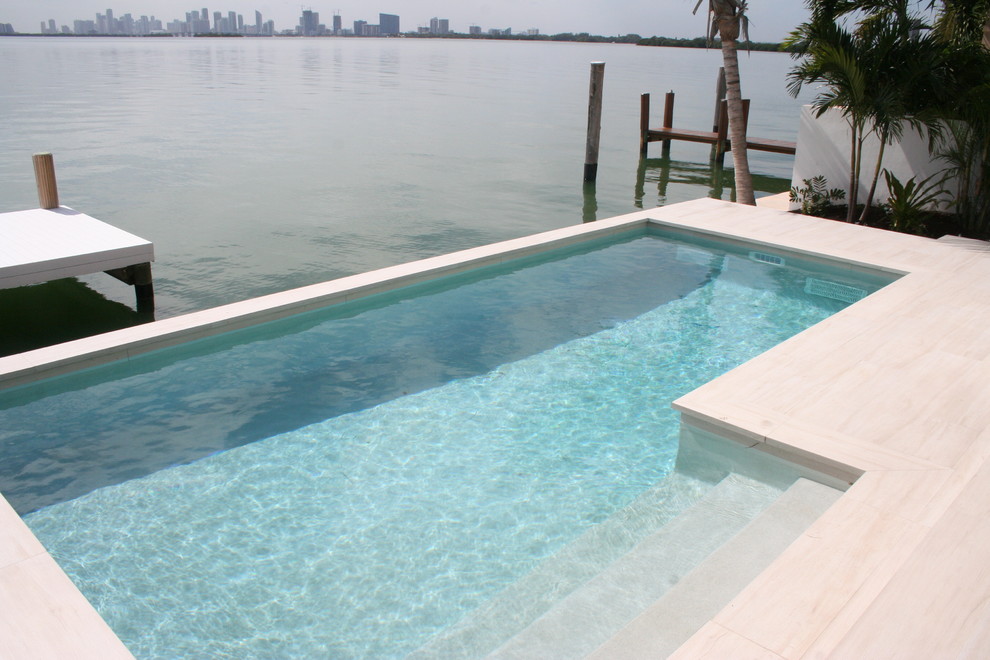 Design ideas for a modern back rectangular swimming pool in Miami.