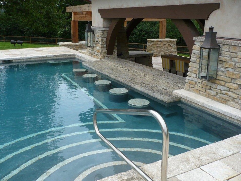 Exemple d'un très grand Abris de piscine et pool houses arrière craftsman sur mesure.