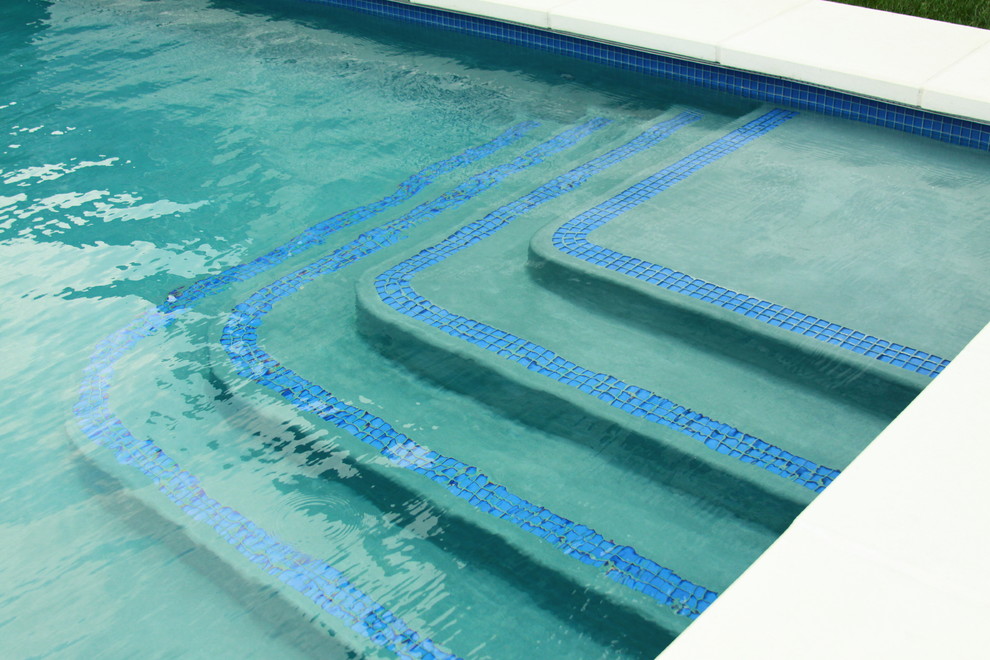 Ispirazione per una piscina moderna