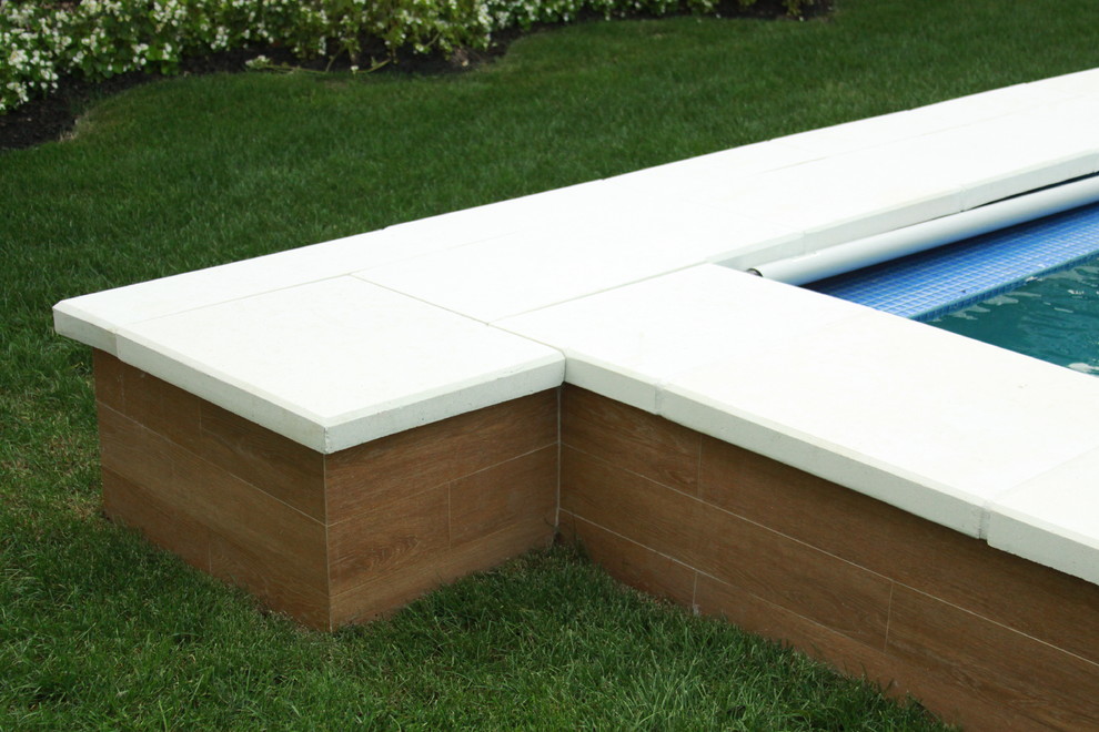 Esempio di una piscina minimalista