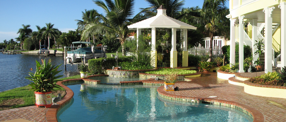 Example of an eclectic pool design in Miami