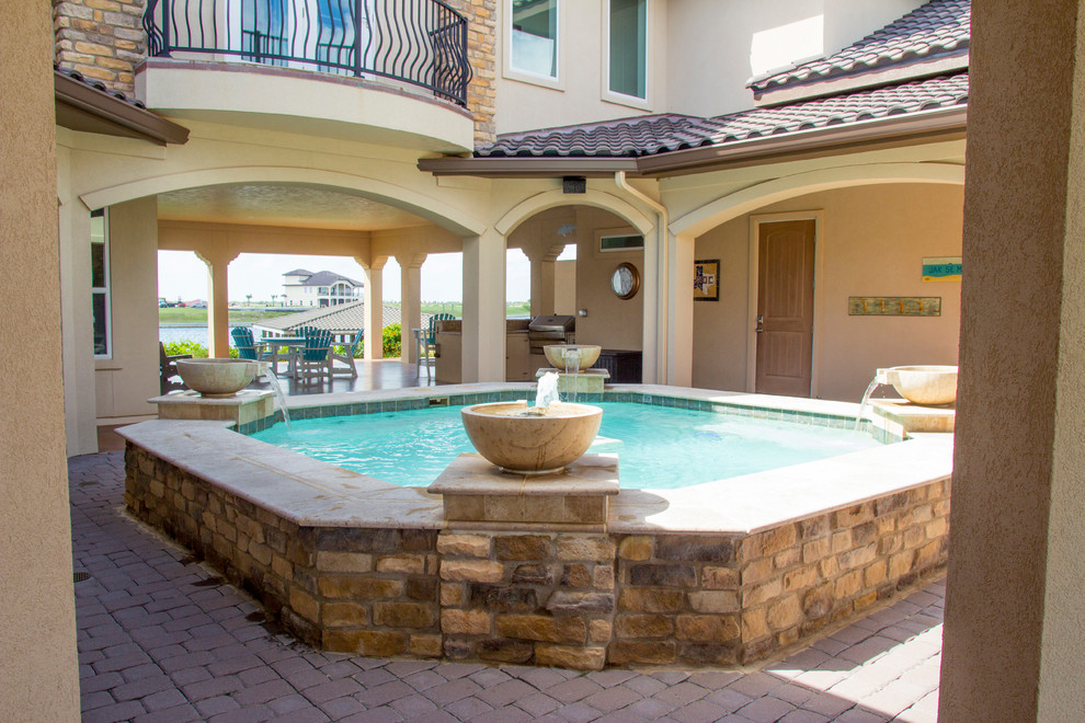 Swimming Pools in Victoria (Port O'Connor) Swimming Pool & Hot Tub