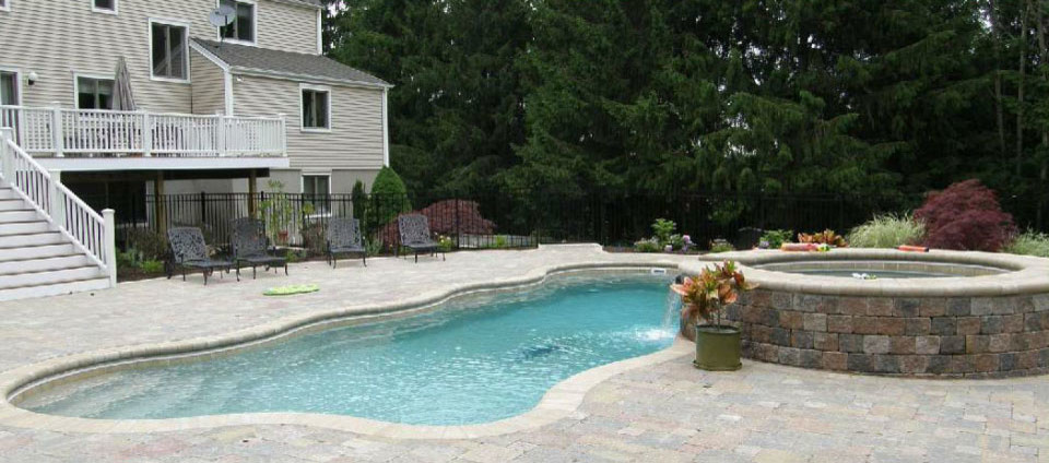 Design ideas for a medium sized traditional back custom shaped natural hot tub in New York with natural stone paving.