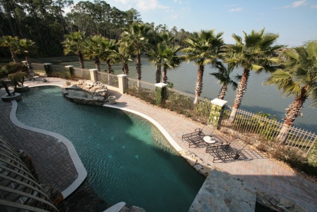 Photo of a contemporary swimming pool in Orlando.