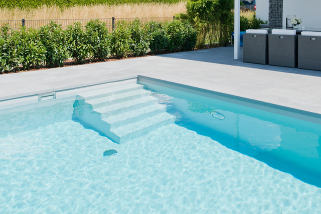 Systemsteinbecken 7 x 3,5 x 1,5 m - Contemporary - Swimming Pool & Hot Tub  - Frankfurt - by Pool-Konzept GmbH & Co. KG | Houzz UK