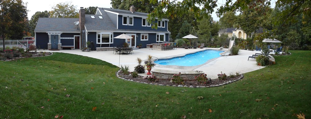 This is an example of a nautical swimming pool in Grand Rapids.