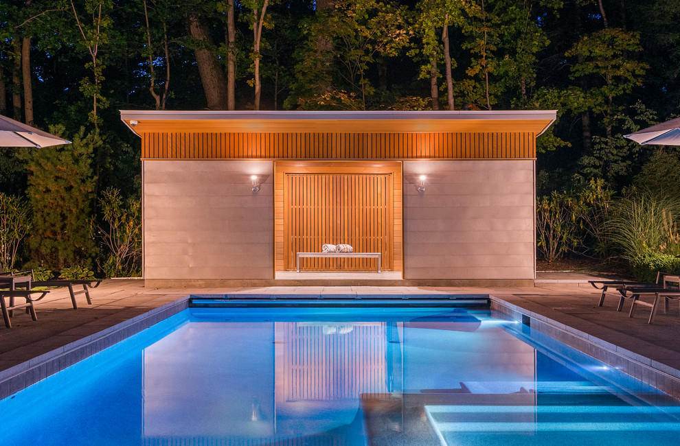 Cette photo montre un Abris de piscine et pool houses arrière chic rectangle avec des pavés en béton.