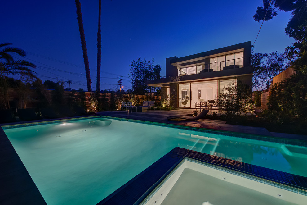 Contemporary swimming pool in Los Angeles.