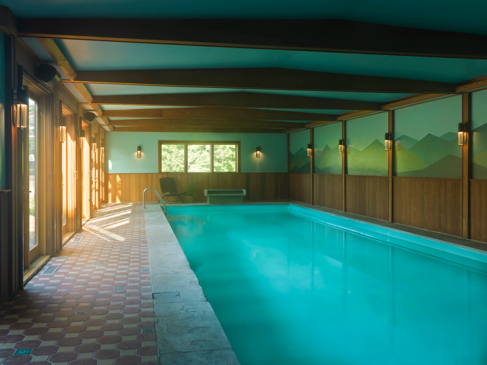 Источник вдохновения для домашнего уюта: спортивный, прямоугольный бассейн среднего размера в доме в стиле неоклассика (современная классика) с фонтаном