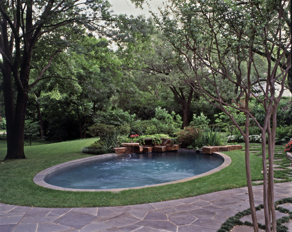 Traditional swimming pool in Dallas.