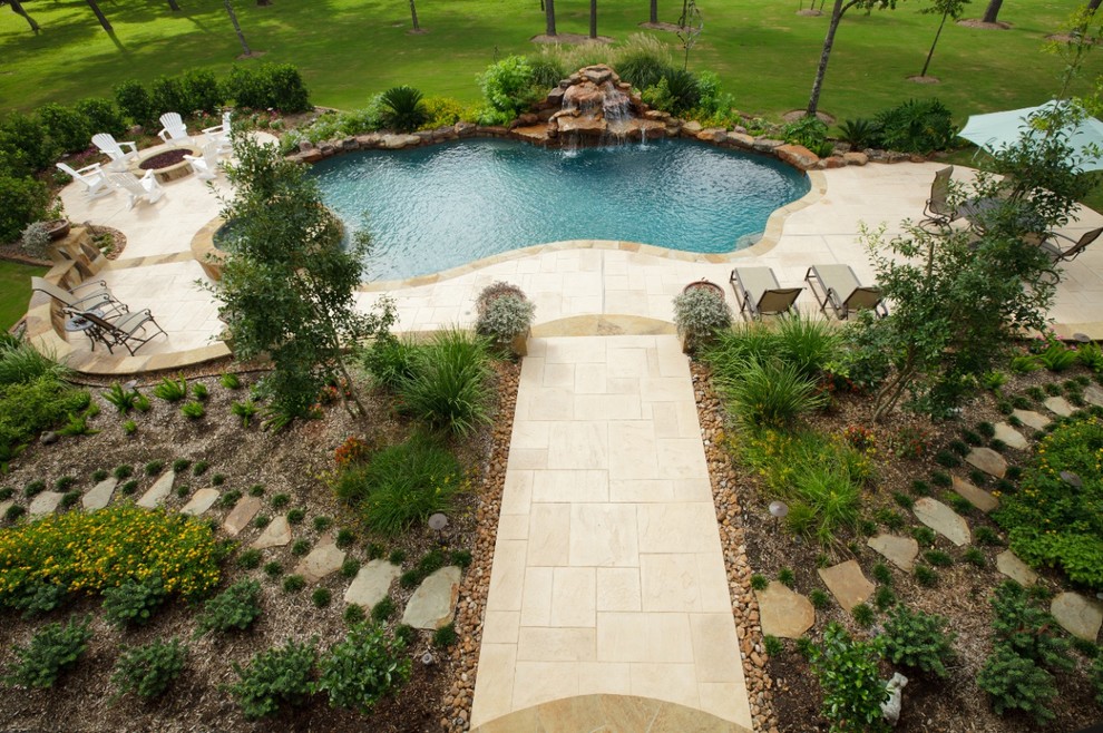 This is an example of a classic swimming pool in Houston.