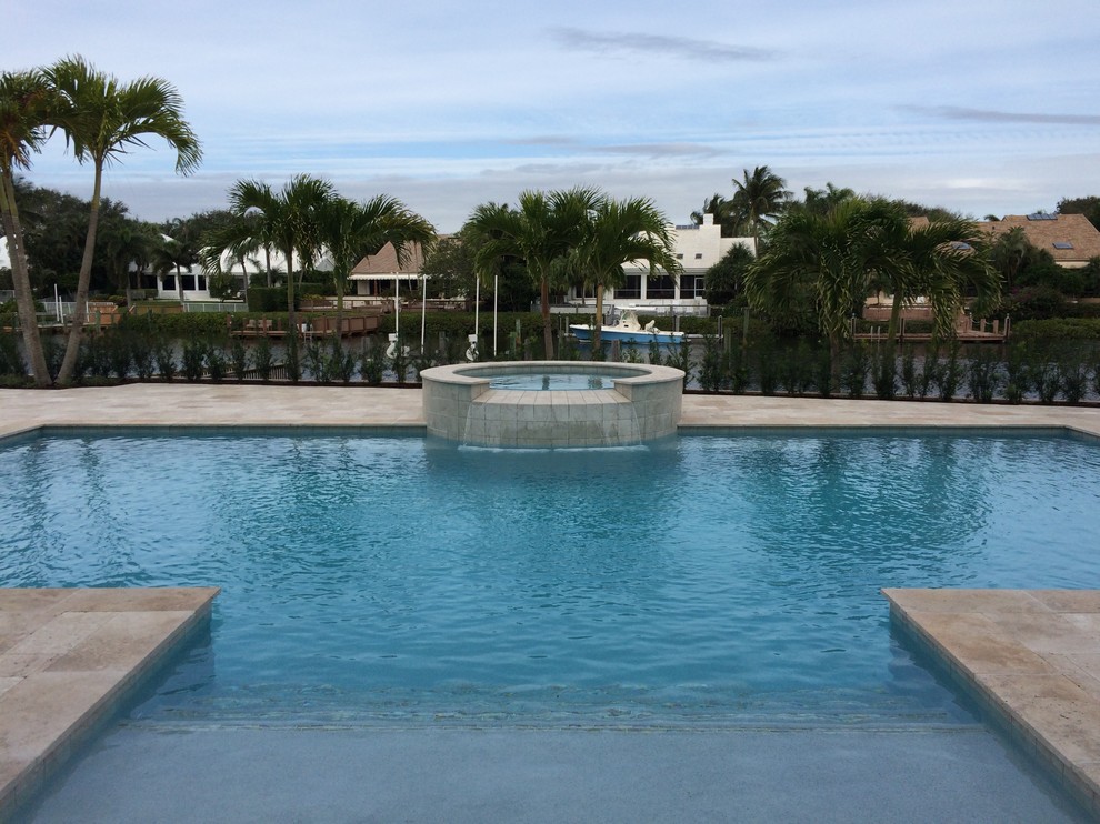 Traditional Water View Waterfall Spa & Pool Clásico Piscina Miami